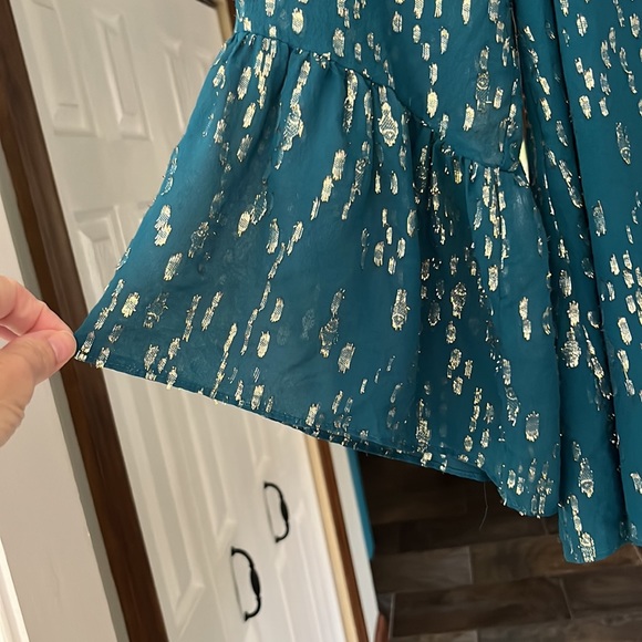 Lilly Pulitzer Silk Metallic Gold V Neck Blouse Top Size Med Teal Flounce Sleeve - Picture 2 of 6